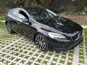 VOLVO V40 D4 AUTOMATIC - Image 2