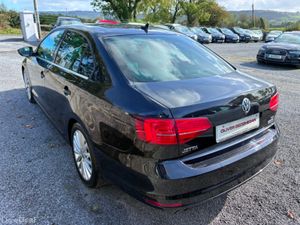 Volkswagen Jetta HIGHLINE 2.0 TDI 110 BHP DSG - Image 3