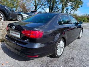 Volkswagen Jetta HIGHLINE 2.0 TDI 110 BHP DSG - Image 2