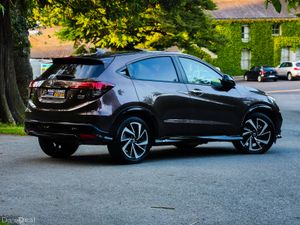 2018 Honda Vezel 1.5 Petrol Hybrid Automatic Rs - Image 3