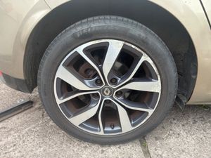Renault Megane DYNAMIQUE S NAV DCI 110 4DR - Image 4