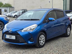 2017 Toyota Vitz Yaris Hybrid Automatic - Image 4