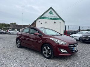 Hyundai i30 Deluxe Diesel *LOW MILEAGE* - Image 2