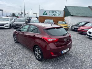 Hyundai i30 Deluxe Diesel *LOW MILEAGE* - Image 4