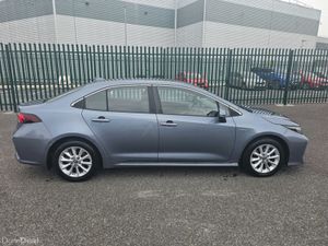 Toyota Corolla HYBRID, LUNA MODEL, FULL SERVICE HI - Image 4