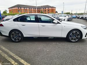 BMW i5 E DRIVE 40 M SPORT 2024 - Image 4