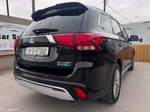 191 Mitsubishi Outlander 2.4L Plug-in EV Intense - Image 3