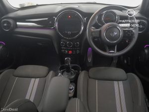 Mini Cooper 5-Door Cooper Sport - Image 4