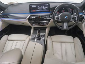 BMW 5-Series 520d M Sport Touring - Image 4