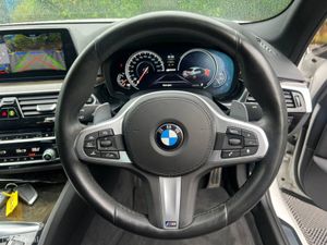 BMW 5-Series 530e M-SPORT COMPETITION 2.0 HYBRID / - Image 4