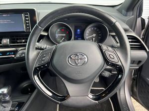 Toyota C-HR 1.8 HYBRID AUTO // NEW 19" DIAMOND CUT - Image 4