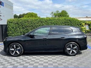 BMW iX XDRIVE40 76.6KWH // PANORAMIC SUNROOF // LE - Image 4