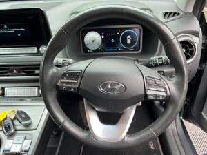 Hyundai KONA PREMIUM EV 64KWH // HEATED SEATS // R - Image 4