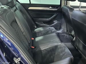 Volkswagen Passat HIGHLINE 1.6 TDI MANUAL 6SPEED F - Image 3