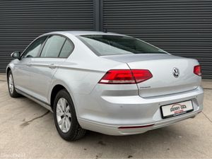Volkswagen Passat 2.0 TDI  BLUEMOTION 150PS 4DR - Image 4