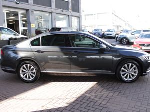 2018 VOLKSWAGEN PASSAT 2.0D 4DR SALOON AUTO - Image 3