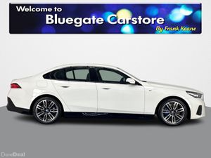 BMW i5 EDRIVE40 M SPORT **SURROUND PARKING SENSORS - Image 3