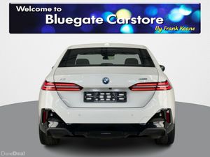BMW i5 EDRIVE40 M SPORT **SURROUND PARKING SENSORS - Image 4