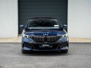 BMW 5-Series 530E M SPORT Pan roof + COMFORT Pack - Image 2