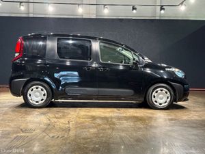 Toyota Sienta 1.5 HYBRID AUTOMATIC 7 SEATER - POWE - Image 3