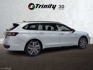 Volkswagen Passat ** R-LINE ** PAN ROOF ** DSG-AUT - Image 3
