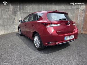 Toyota Auris HYBRID LUNA 4DR AUTO - Image 3