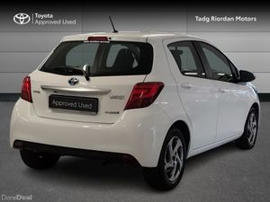 Toyota Yaris HYBRID LUXURY - Image 2