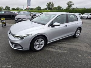Volkswagen Golf Life - Image 2