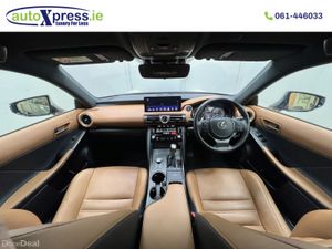 Lexus IS IS300H VERSION L - Image 2