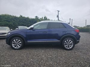 2021 Volkswagen T-Roc - Image 2