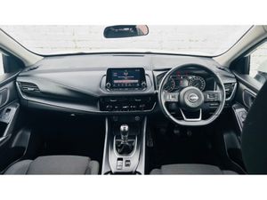 Nissan Qashqai SV Colour Camear &  Rear Sensors - Image 2