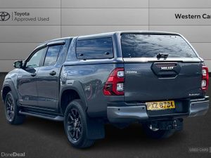 Toyota Hilux 2.8 D-4D Invincible X Auto 4WD Euro 6 - Image 4