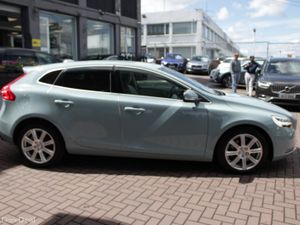 2017 VOLVO V40 T3 - Image 3