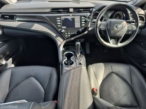 Toyota Camry ** LEATHER PACK ** HUGE SPEC ** STUNN - Image 2