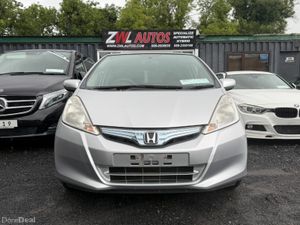 11 Honda Fit  HYBRID - Image 3