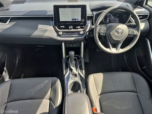 Toyota Corolla Cross ** LOW KMS ** HYBRID ** AUTO - Image 2
