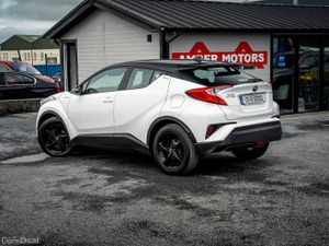 2017 Toyota C-HR+ HYBRID AUTOMATIC - Image 4