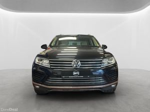 2018 Volkswagen Touareg - Image 2