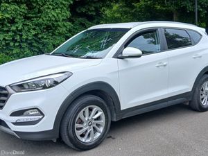 Hyundai Tucson 2018 1.6 PETROL EXEC 5dr - FSH - Image 2