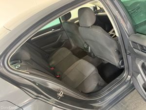 Volkswagen Passat 1.6 TDI S BLUEMOTION 120PS 4DR - Image 4