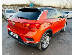 Volkswagen T-Roc 2.0 TDI Style with Design Package - Image 4