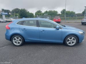 Volvo V40 D2 SE 5DR - Image 4