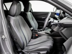 Peugeot 2008 E-Allure 54kWh 155HP - Image 3
