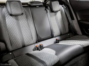 Peugeot 2008 E-Allure 54kWh 155HP - Image 4