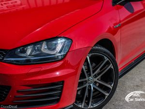 2017 VOLKSWAGEN GOLF GTD - Image 2