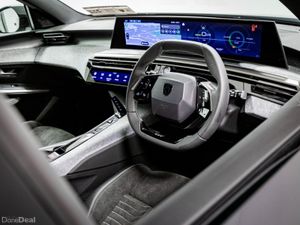 Peugeot 5008 E-GT Exclusive 72kWh 210HP - 7 Seats - Image 2