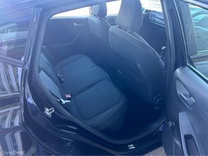 Ford Fiesta TITANIUM 1.10 85PS 5SPEED 4DR - Image 3