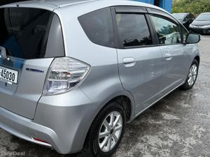 2013 Honda Fit Hybrid Automatic - Image 4