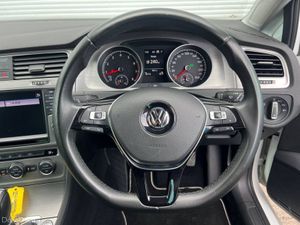 Volkswagen Golf COMFORTLINE 1.2 TSI AUTO // APPLE - Image 4