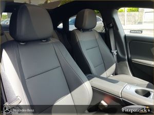 Mercedes-Benz CLA CLA200 Progressive *Night Pack* - Image 4